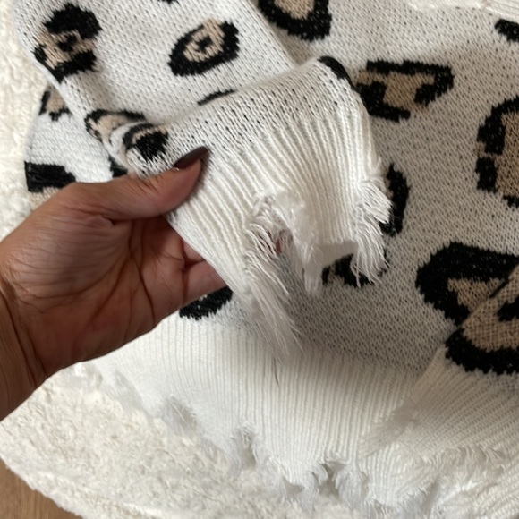 Mod Cheetah Print Sweater - Picture 4 of 5